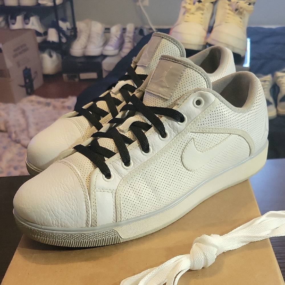 Jordan Sky High Low Rare "White Wolf Grey" (2011) Mens 10.5 Womens 12 EUC - Picture 2 of 10
